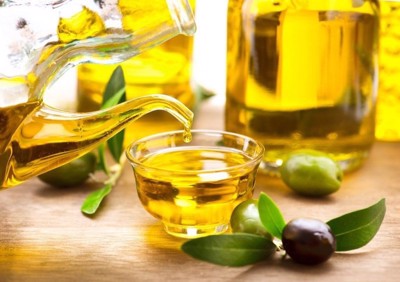 Mẹo sạch mụn với dầu Olive